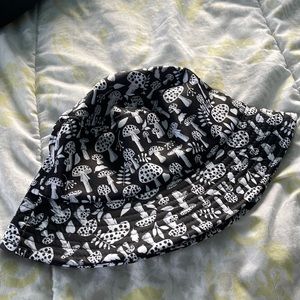 Bucket hat